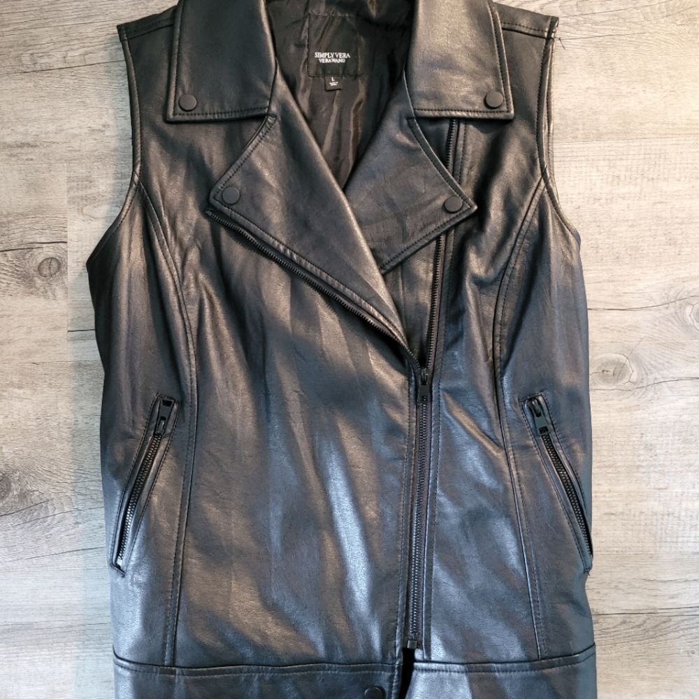 Vera Wang faux leather zipper vest size L